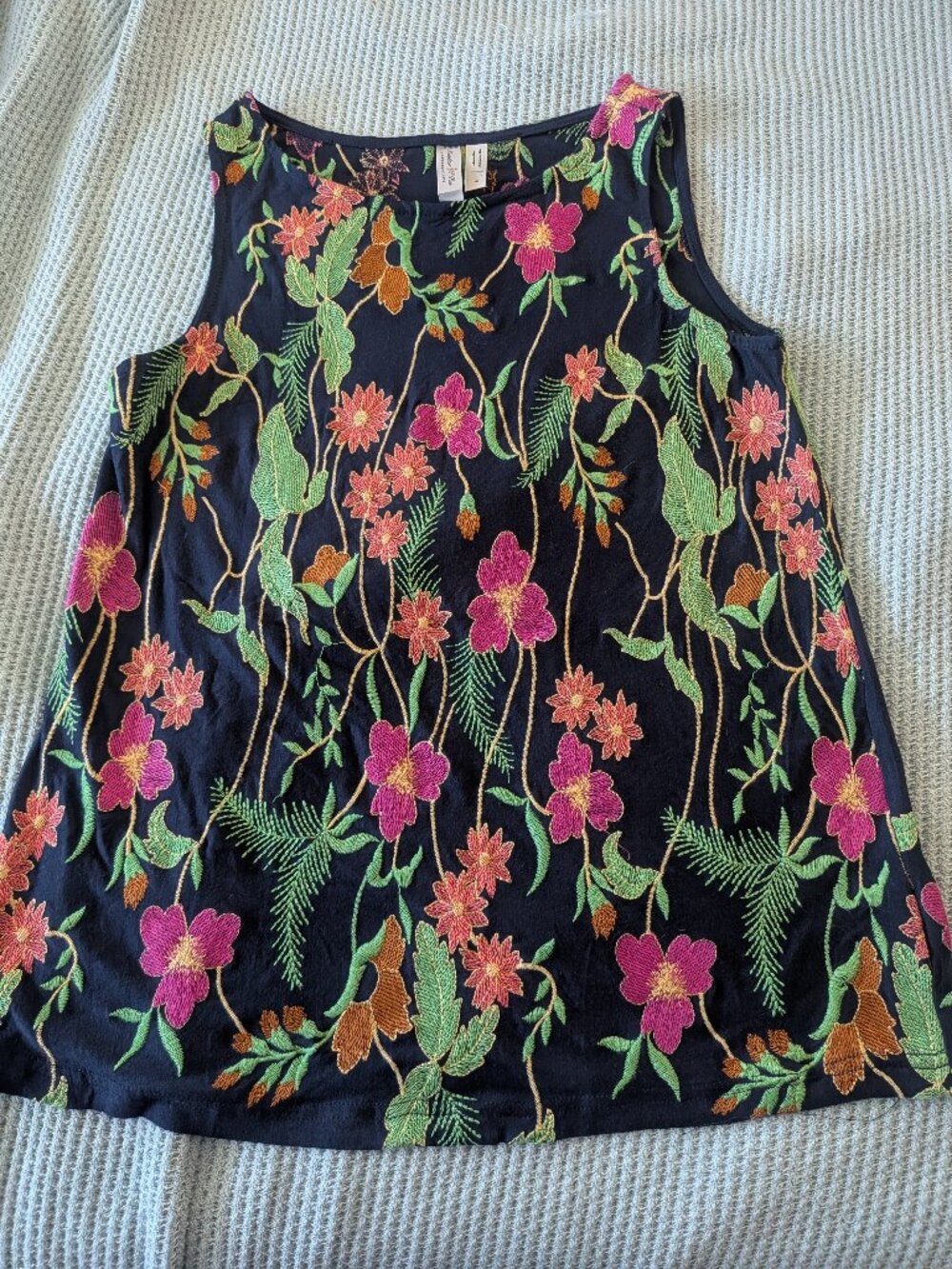 Meadow Rue by Anthropologie Embroidered Tank tee - Size Small -